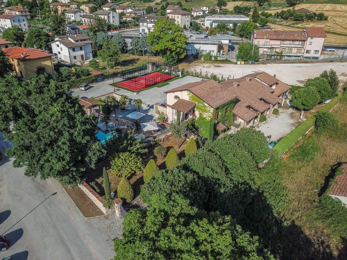 Residenza Le Querce Trilocale Villa Fossato di Vico Luaran gambar