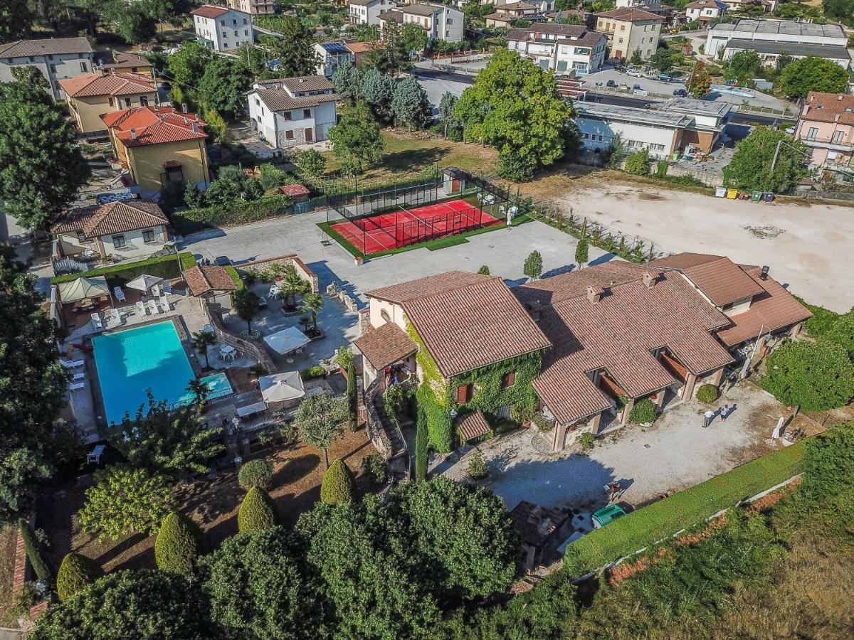 Residenza Le Querce Trilocale Villa Fossato di Vico Luaran gambar