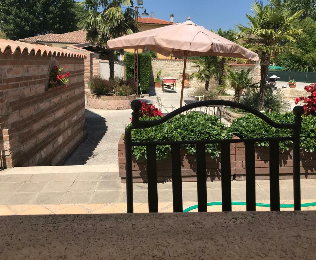 Residenza Le Querce Trilocale Villa Fossato di Vico Luaran gambar