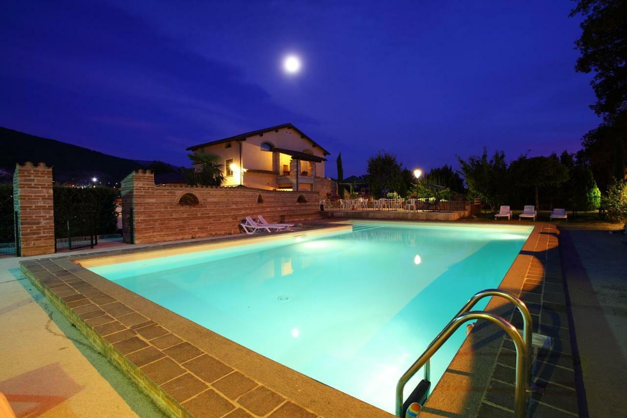 Residenza Le Querce Trilocale Villa Fossato di Vico Luaran gambar