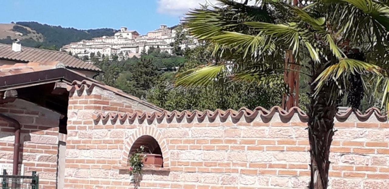 Residenza Le Querce Trilocale Villa Fossato di Vico Luaran gambar